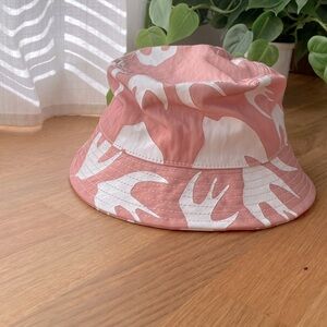 MCQ ALEXANDER MCQUEEN
Pink McQ Swallow Bucket Hat